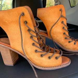 Jeffrey Campbell leather lace up bootie